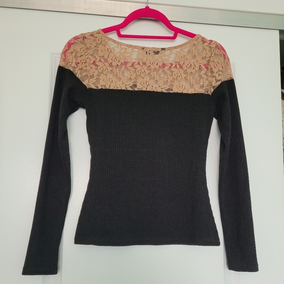 SHEIN Lace Top Rib-knit Slim Tee - Picture 5 of 5